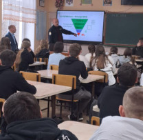 „Pădurea – aurul verde al Pământului” și „Fugi de plastic”  Lecții ecologice la gimnaziul din Ustia, raionul Dubăsari
