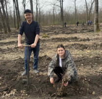 Generația Pădurii plantează în  Florești