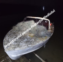 Razii nocturne la Rîșcani: unelte de pescuit ilegale, scoase din apele Prutului