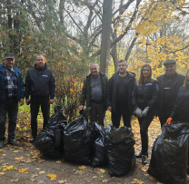 Inspectorii de mediu din Bălți au participat la acțiunea de salubrizare a parcului „Selecția”
